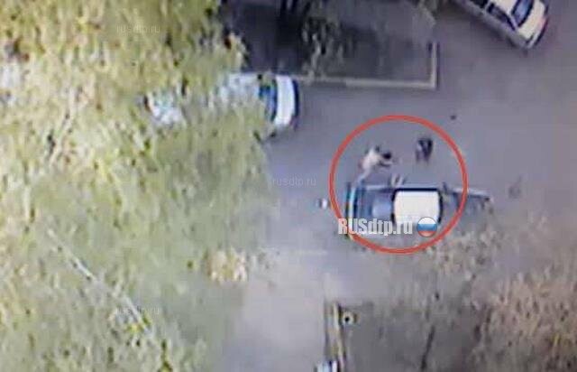 В Москве автомобиль насмерть сбил 4-летнюю девочку, которая играла во дворе