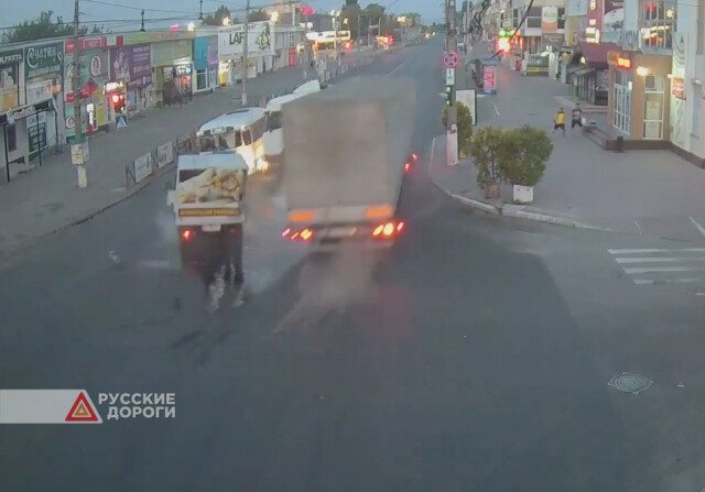Два грузовика столкнулись в Кременчуге