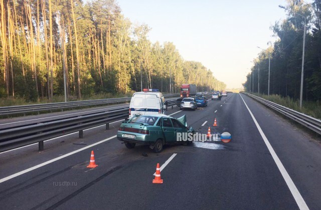 В Подмосковье сотрудники ДПС спасли участников ДТП от гибели 