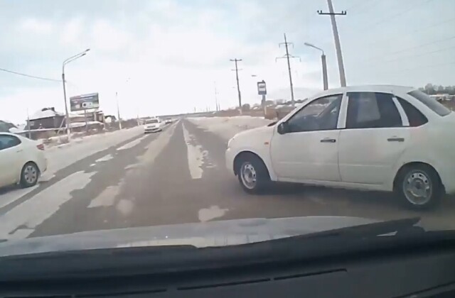 В Магнитогорске водитель «Гранты» выезжал со второстепенной и столкнулся с автомобилем, в котором установлен видеорегистратор
