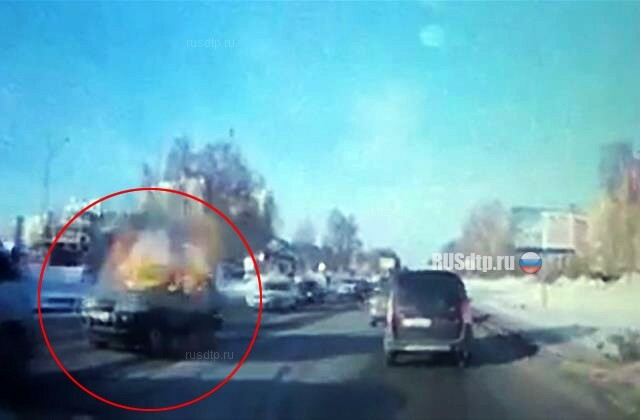 Автомобиль взорвался во время движения в Нижнем Новгороде 