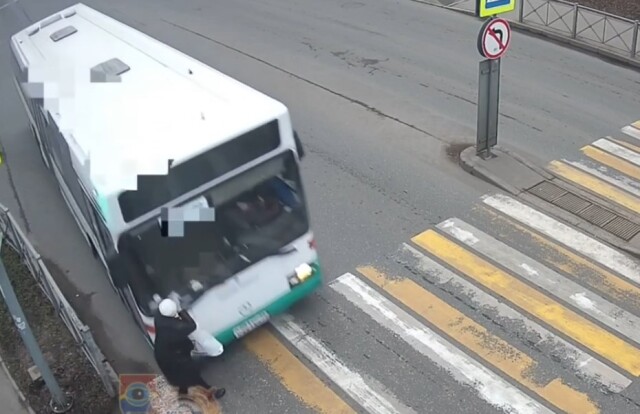 В Калининграде автобус сбил женщину на пешеходном переходе