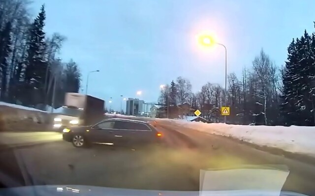 В Чебоксарах пьяный водитель «Мазды» выехал на встречную и врезался в Audi 