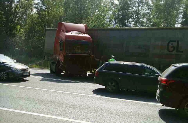 В Чувашии лопнувшее у фуры колесо спровоцировало ДТП с погибшими