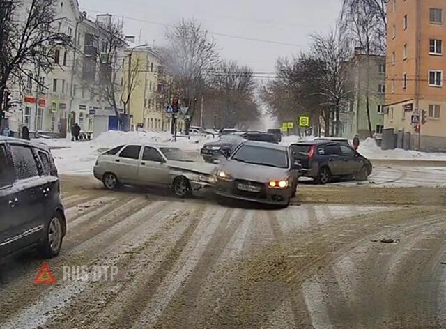 Жесткое ДТП во Владимире на перекрестке