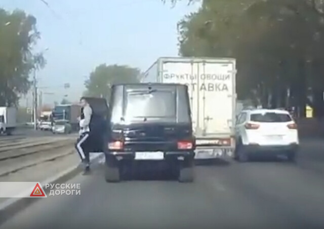 «Гелик» врезался в грузовик в Новосибирске