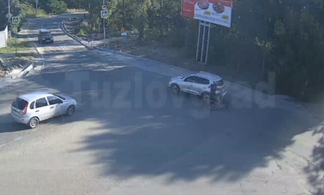 В Новочеркасске велосипедист столкнулся с автомобилем и скрылся с места происшествия