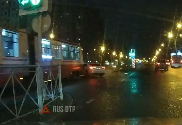 ДТП с трамваем на улице Савушкина в Санкт-Петербурге