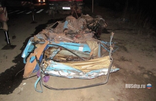 В Иркутской области лесовоз раздавил легковушку 