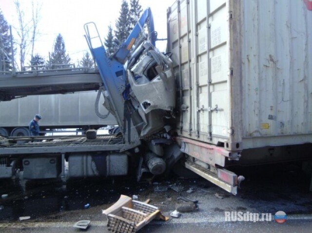 Столкновение 4-х грузовиков в Тверской области 
