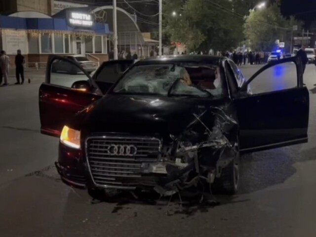 В Волгодонске лихач на Audi на огромной скорости сбил двух девушек 