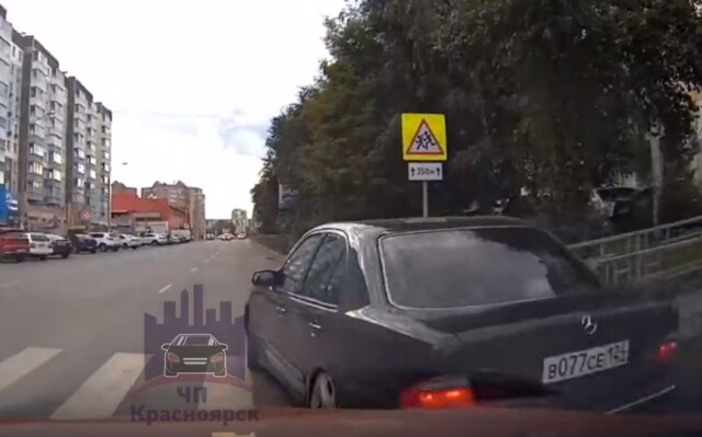 ДТП в Красноярске: водитель «Мерседеса» не остановился и уехал