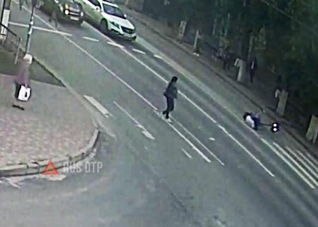 В Волгограде 15-летний подросток на электросамокате сбил 42-летнюю женщину