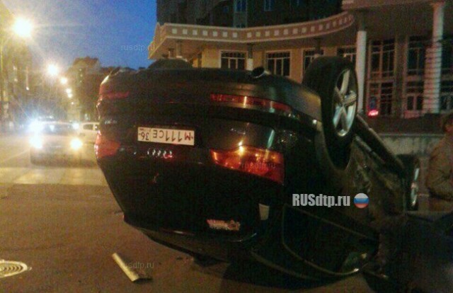 ВИДЕО: «Audi Q7» и «Киа» столкнулись в Воронеже 