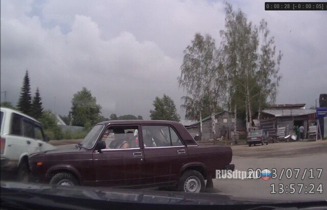 Автор-джентльмен и девушка в \»бордо\» 