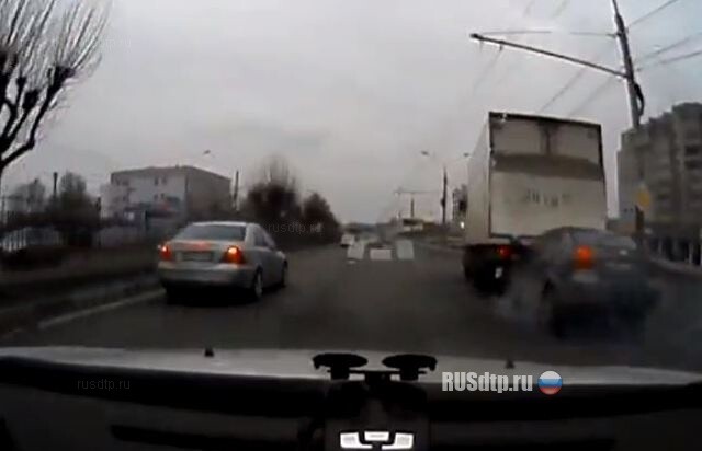 Подтолкнул грузовик 