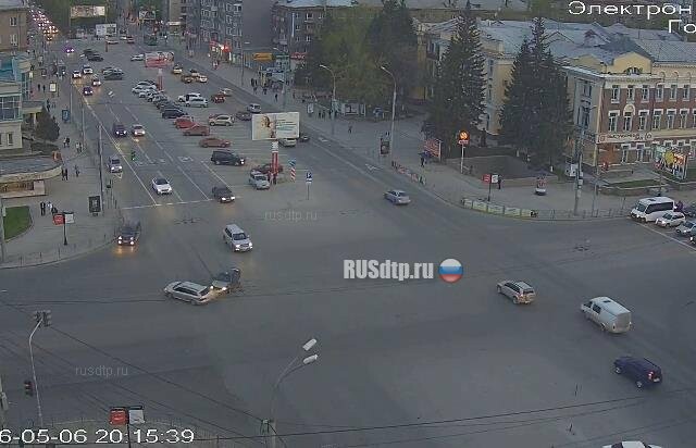 Авария на пересечении улицы Гоголя и Красного проспекта в Новосибирске