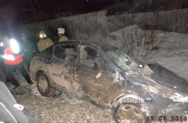 Под Котласом пассажирский поезд столкнулся с автомобилем 