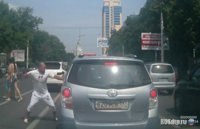 Негодяй бушует 