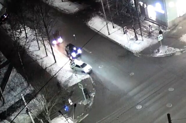 В Вологде водитель пытался избежать столкновения и выехал на тротуар