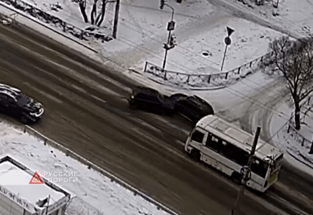 В Вологде водитель не заметил двигавшуюся навстречу машину и попал в ДТП