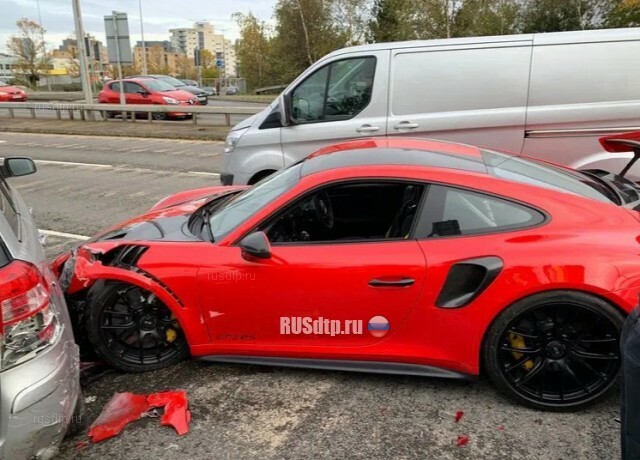 Британец во время тест-драйва разбил спорткар Porsche стоимостью $264 тысяч 