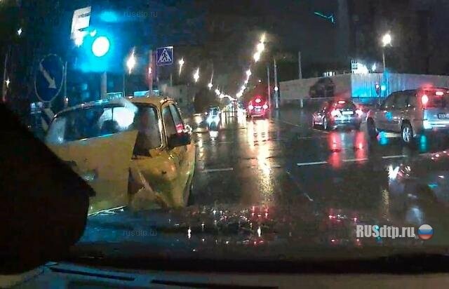 Неадекватный таксист на улицах Минска