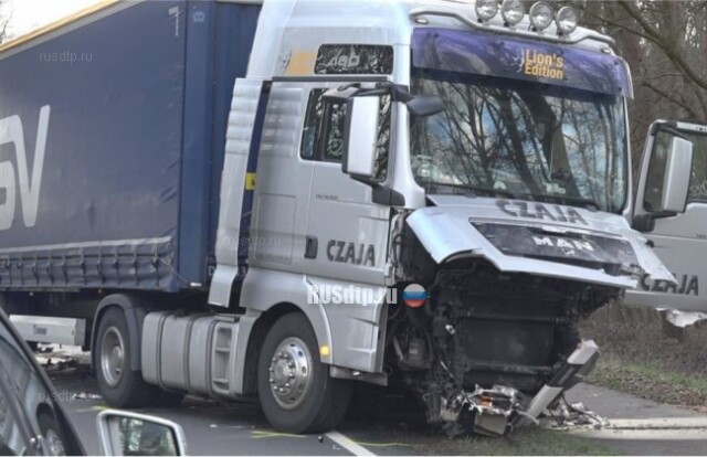 BMW уничтожилась об тягач MAN в Германии. Погиб водитель 