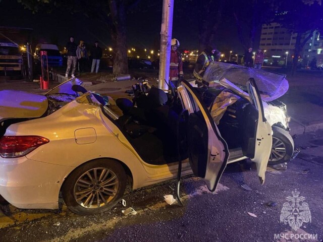 Ночные кульбиты в Калининграде: пьяный водитель не справился с управлением и перевернул машину 