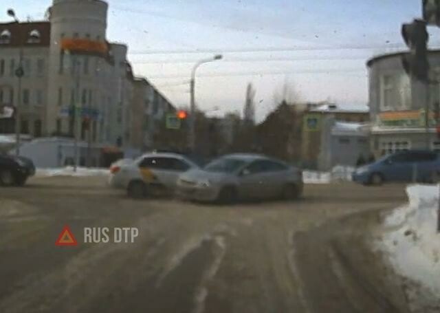 ДТП с участием такси в Омске
