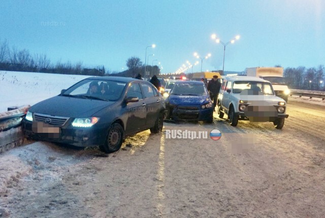 3-летняя девочка пострадала в массовом ДТП в Уфе 