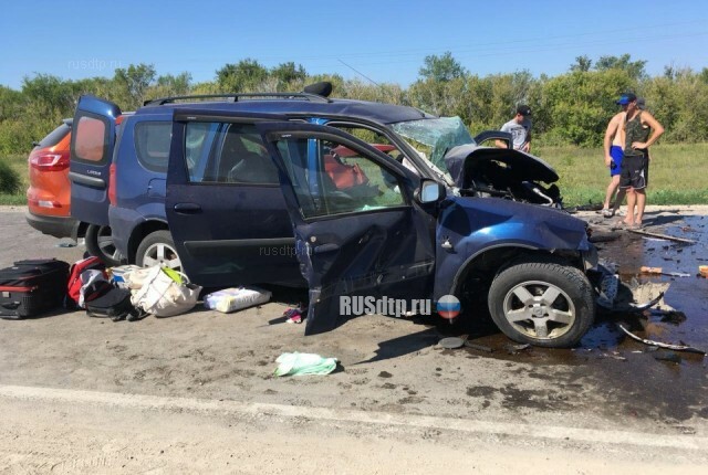 Семья попала в смертельное ДТП в Саратовской области 