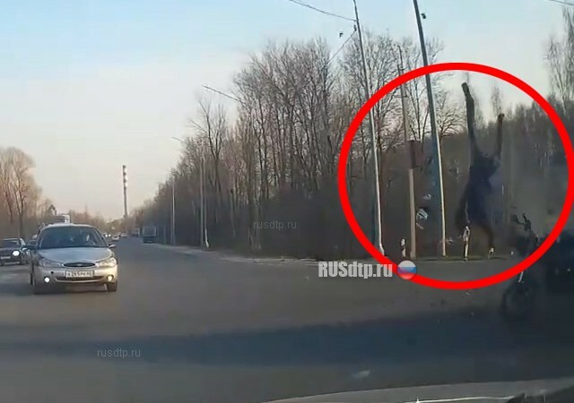 Мотоциклист сделал сальто на Ряжском шоссе в Рязани. ВИДЕО 