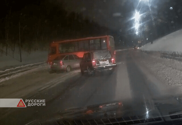 Автобус и легковой автомобиль столкнулись в Нижнем Новгороде