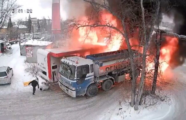 В момент взрыва на АЗС в Новосибирской области пострадали два человека