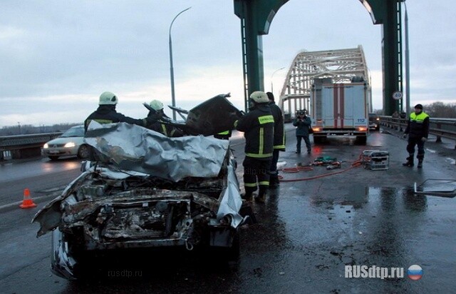 В Архангельске поднят автомобиль, упавший с моста 