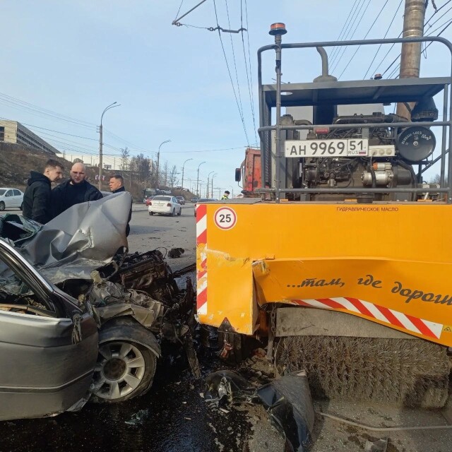 «Отделался испугом»: водитель BMW спровоцировал массовое ДТП в Мурманске 