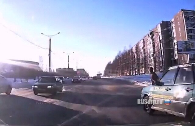 Таксист сбил пешехода 