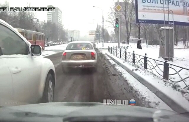 А мне по… 