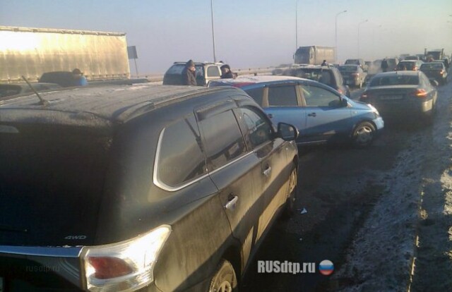 Около 80 автомобилей столкнулись в Московской области 