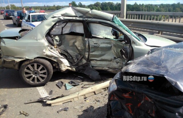 Два человека пострадали в ДТП на Октябрьском мосту в Ярославле 