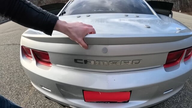 Автолюбитель переделал Chevrolet Camaro в дом на колёсах — теперь в нём можно жить 