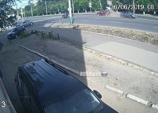 Момент тройного ДТП на улице Карпинского в Пензе