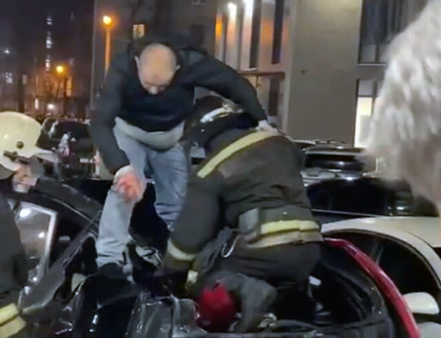 «Родился в рубашке»: в Воронеже мужчина упал с 19 этажа на припаркованную машину и выжил 