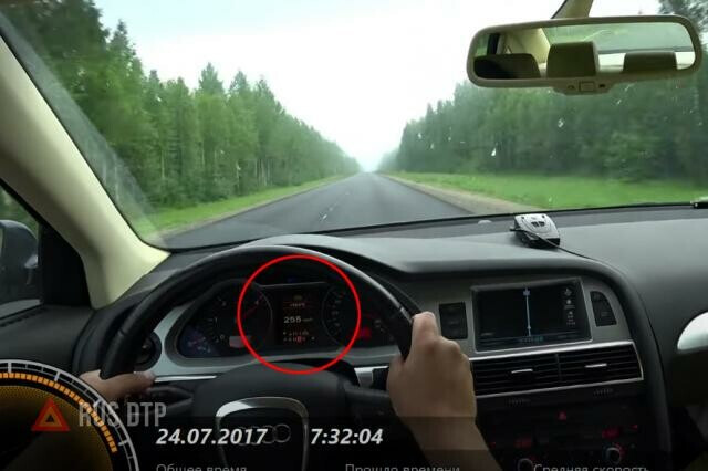 Езда на грани! Российский водитель разогнал Audi до 200 км/ч 