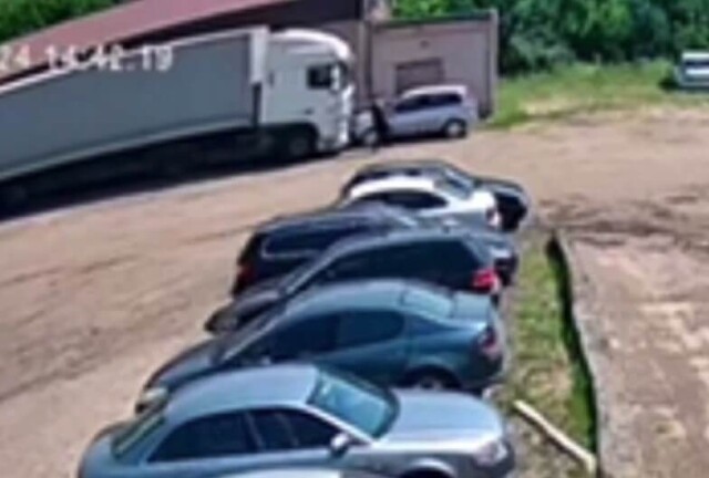 ДТП в Бобруйске: водитель пытался остановить фуру руками и погиб 