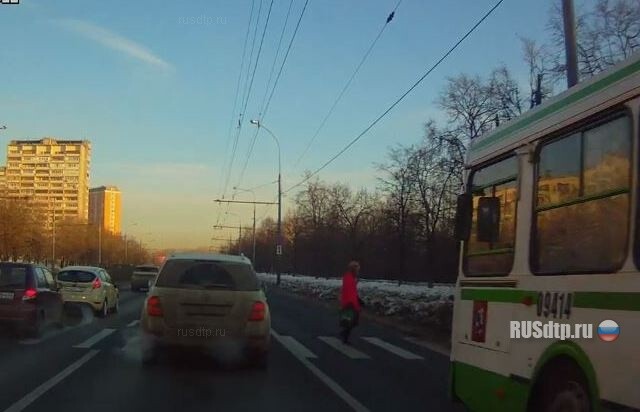 Попала под автобус 