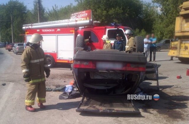 В Новочебоксарске ВАЗ врезался в автокран 