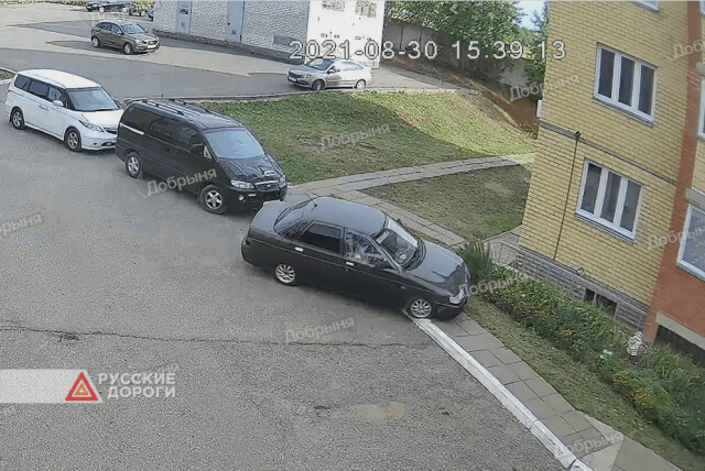 «Лада» врезалась в жилой дом в Кирове