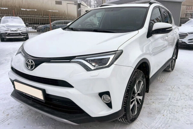 «Едешь как в пустой консервной банке»: отзыв об автомобиле Toyota RAV4 2023 